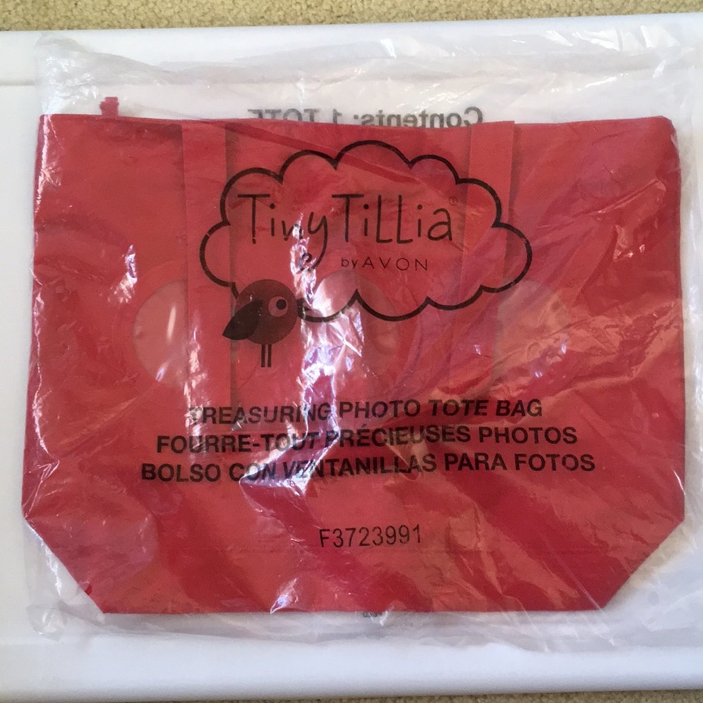 TINY TILLIA BY AVON  Treasuring Photo tote bag